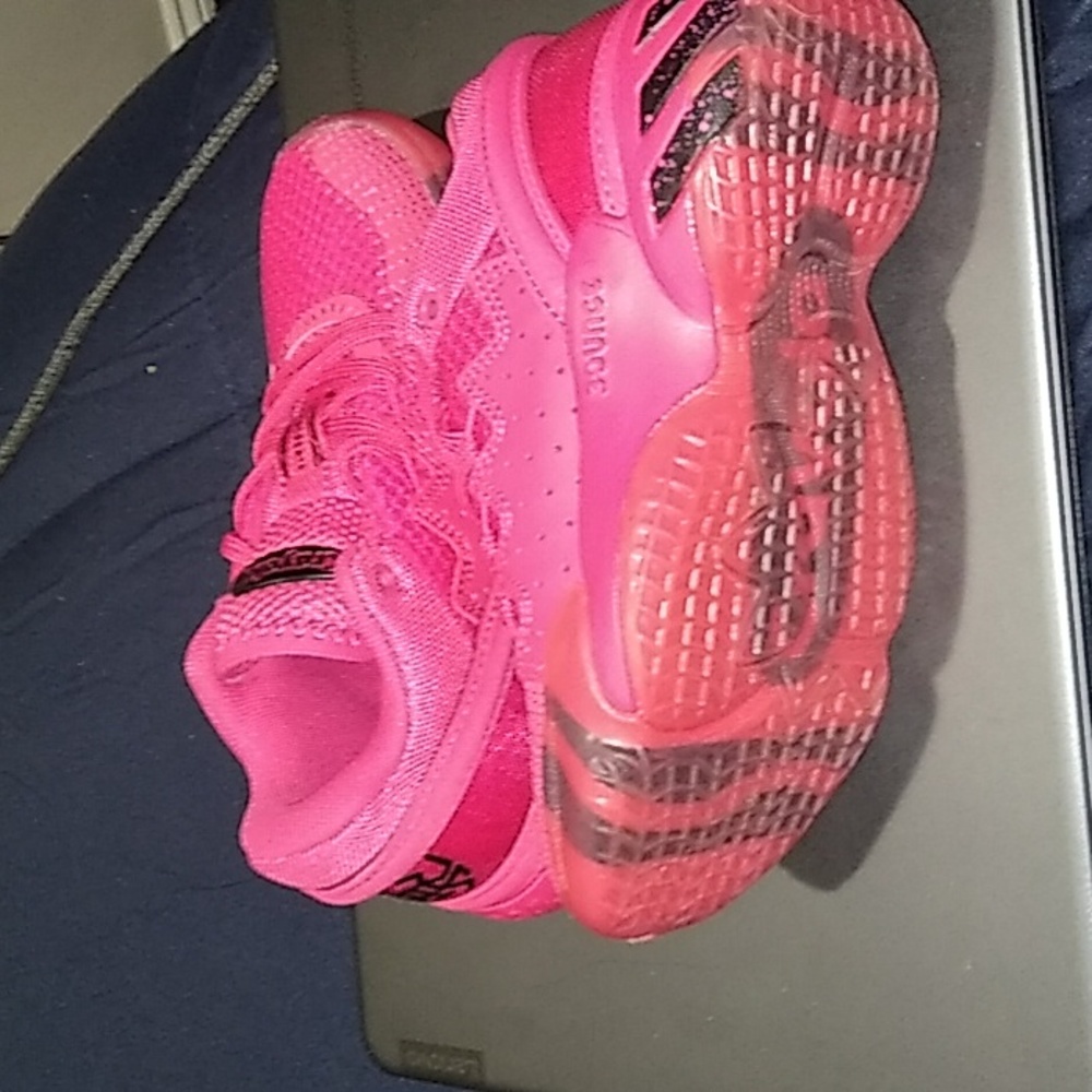 CRAYOLA ADIDAS  NEW WITHOUT BOX NEVER WORN RED